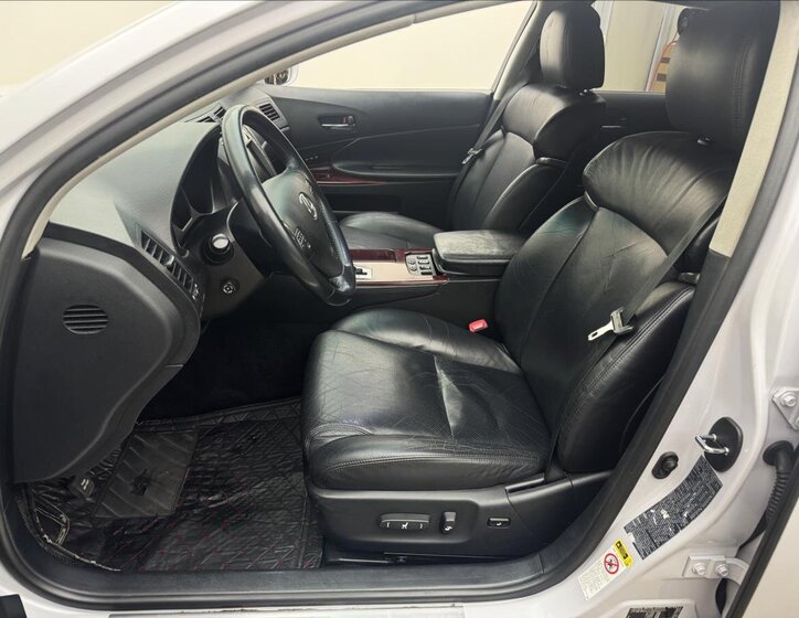 Lexus GS 300 Sedan / Limuzína 3,0 l 183 kw