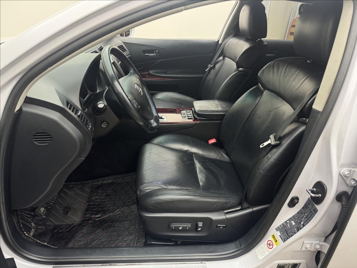 Lexus GS 300 Sedan / Limuzína 3,0 l 183 kw