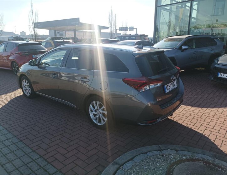 Toyota Auris Kombi 1,6 l 97 kw