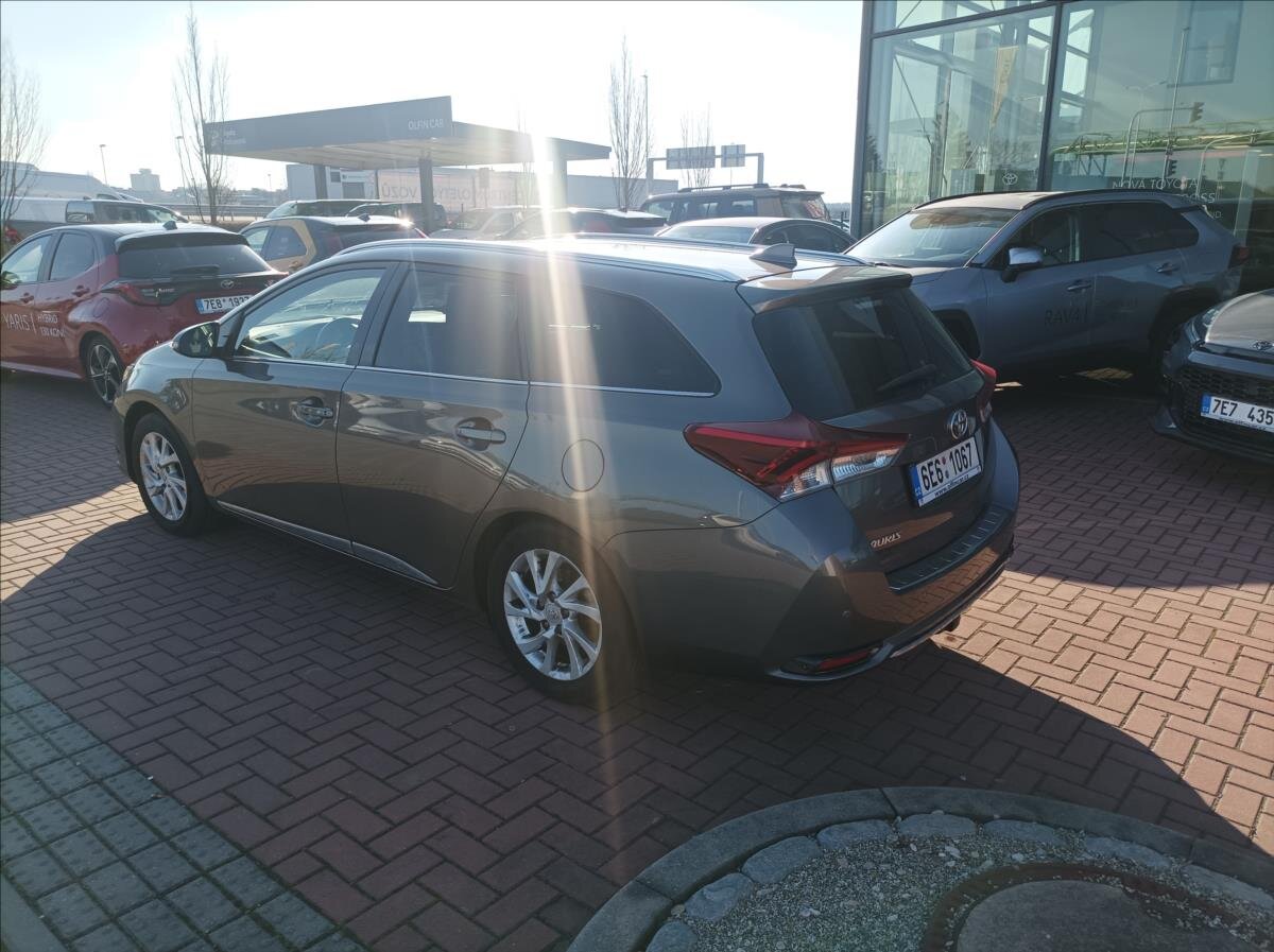 Toyota Auris Kombi 1,6 l 97 kw