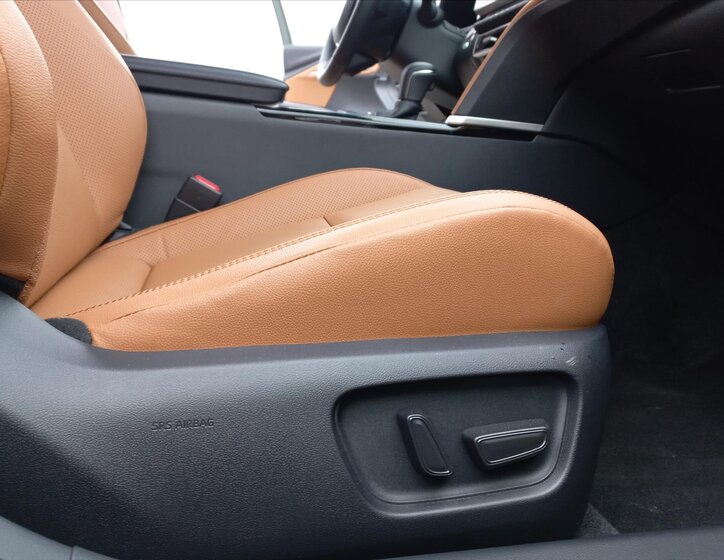 Toyota Camry Sedan / Limuzína 2,5 l 137 kw