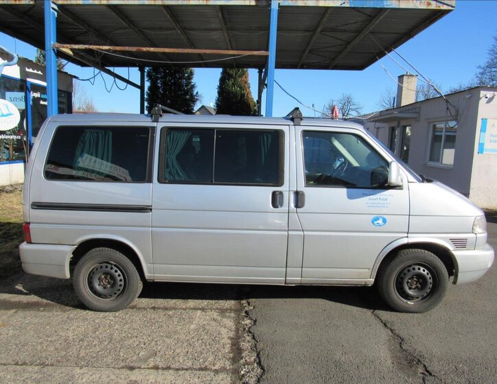 Volkswagen Caravelle Kombi 2,5 l 75 kw