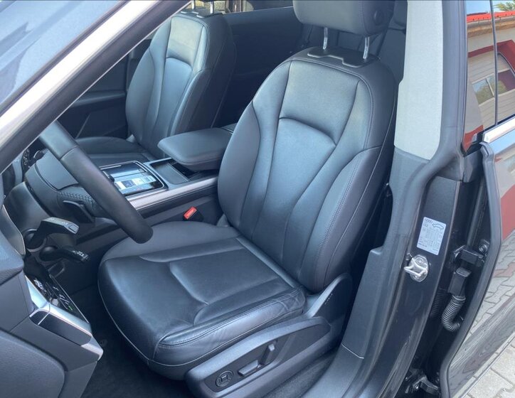 Audi Q8 SUV / Terénní 3,0 l 250 kw