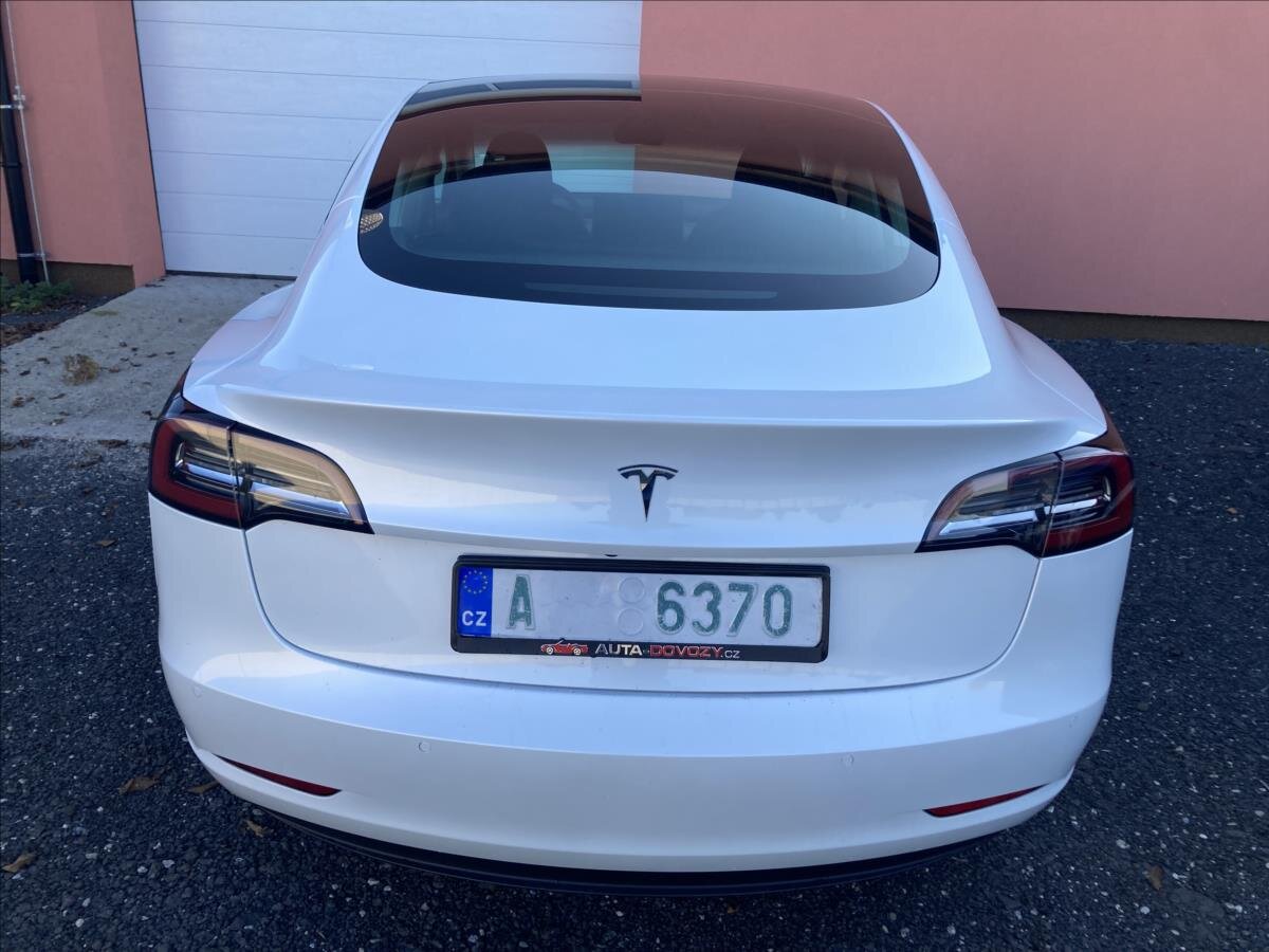 Tesla Model 3 Sedan 0,0 208 kw