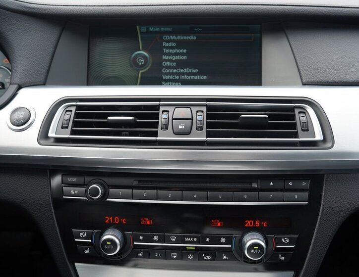 BMW Řada 7 Sedan / Limuzína 3,0 l 180 kw