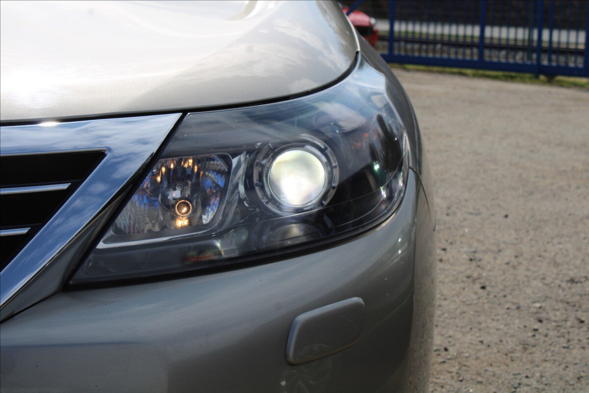 Renault Latitude Sedan / Limuzína 2,0 l 127 kw