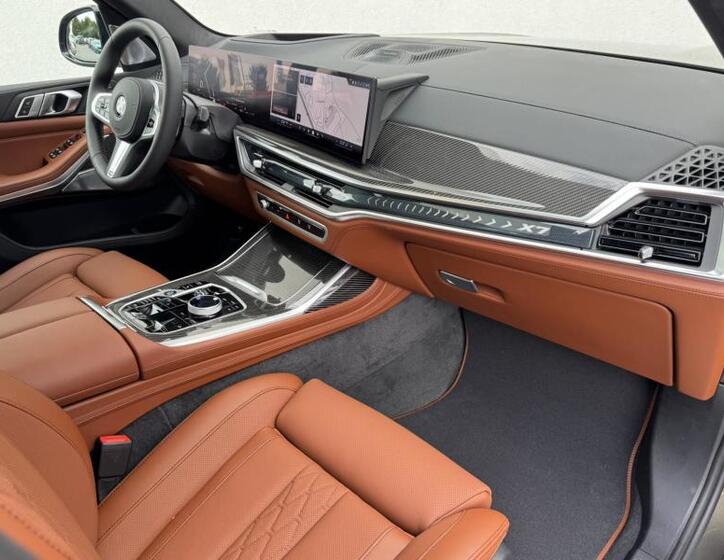 BMW X7 9