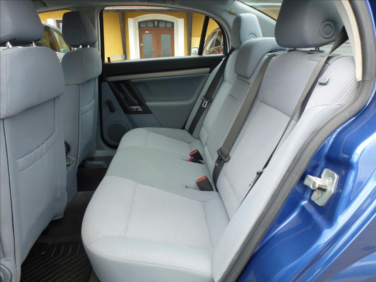 Opel Vectra Sedan / Limuzína 1,8 l 90 kw