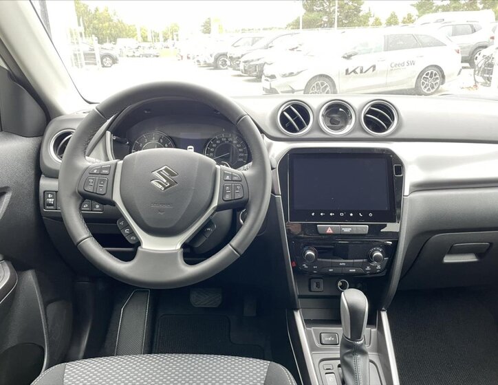 Suzuki Vitara SUV 1,4 l 81 kw