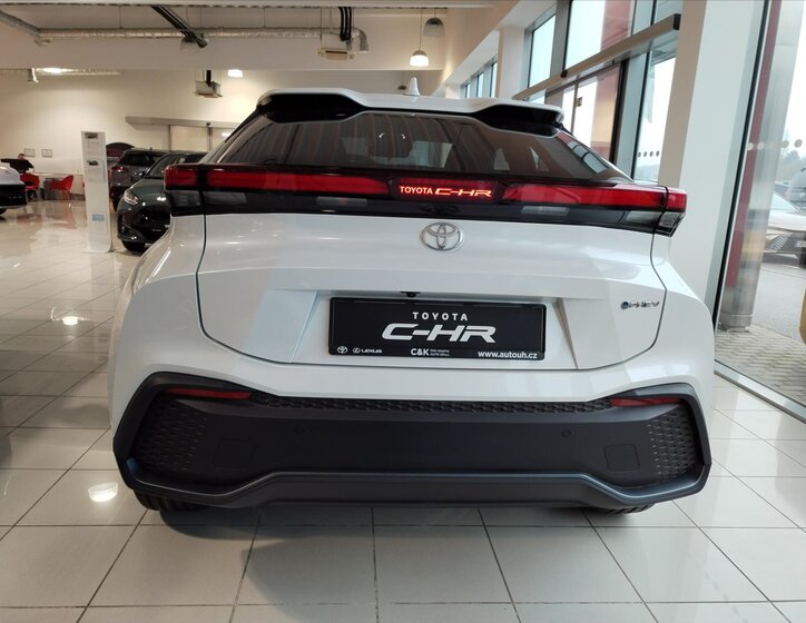 Toyota C-HR CUV / Crossover 0,0 162 kw
