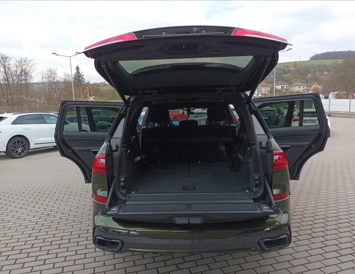 BMW X7 SUV / Terénní 4,4 l 390 kw