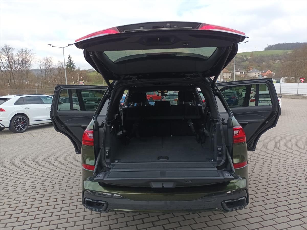 BMW X7 SUV / Terénní 4,4 l 390 kw