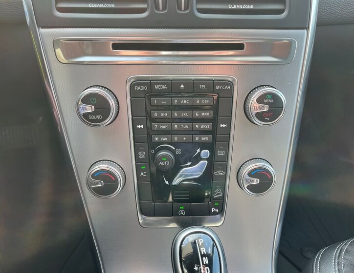 Volvo XC60 SUV / Terénní 2,4 l 140 kw