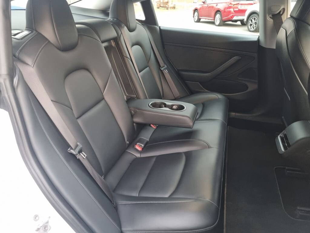 Tesla Model 3 Sedan / Limuzína 0,0 355 kw