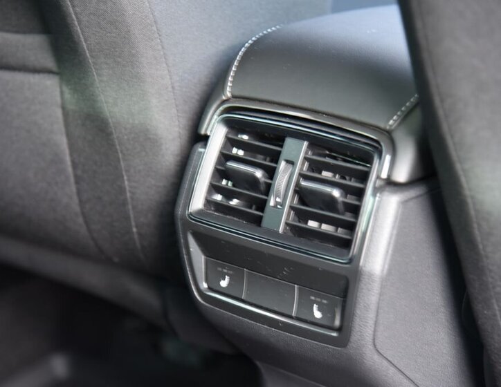 Škoda Karoq SUV 1,5 l 110 kw