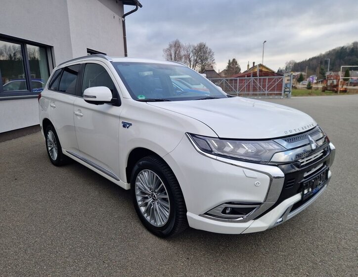 Mitsubishi Outlander SUV / Terénní 2,4 l 165 kw