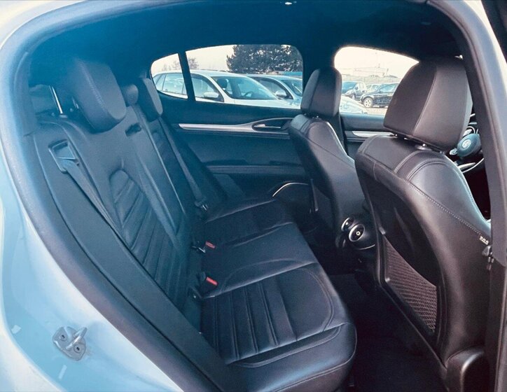 Alfa Romeo Stelvio SUV / Terénní 2,1 l 154 kw