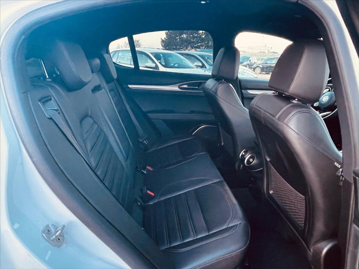 Alfa Romeo Stelvio SUV / Terénní 2,1 l 154 kw