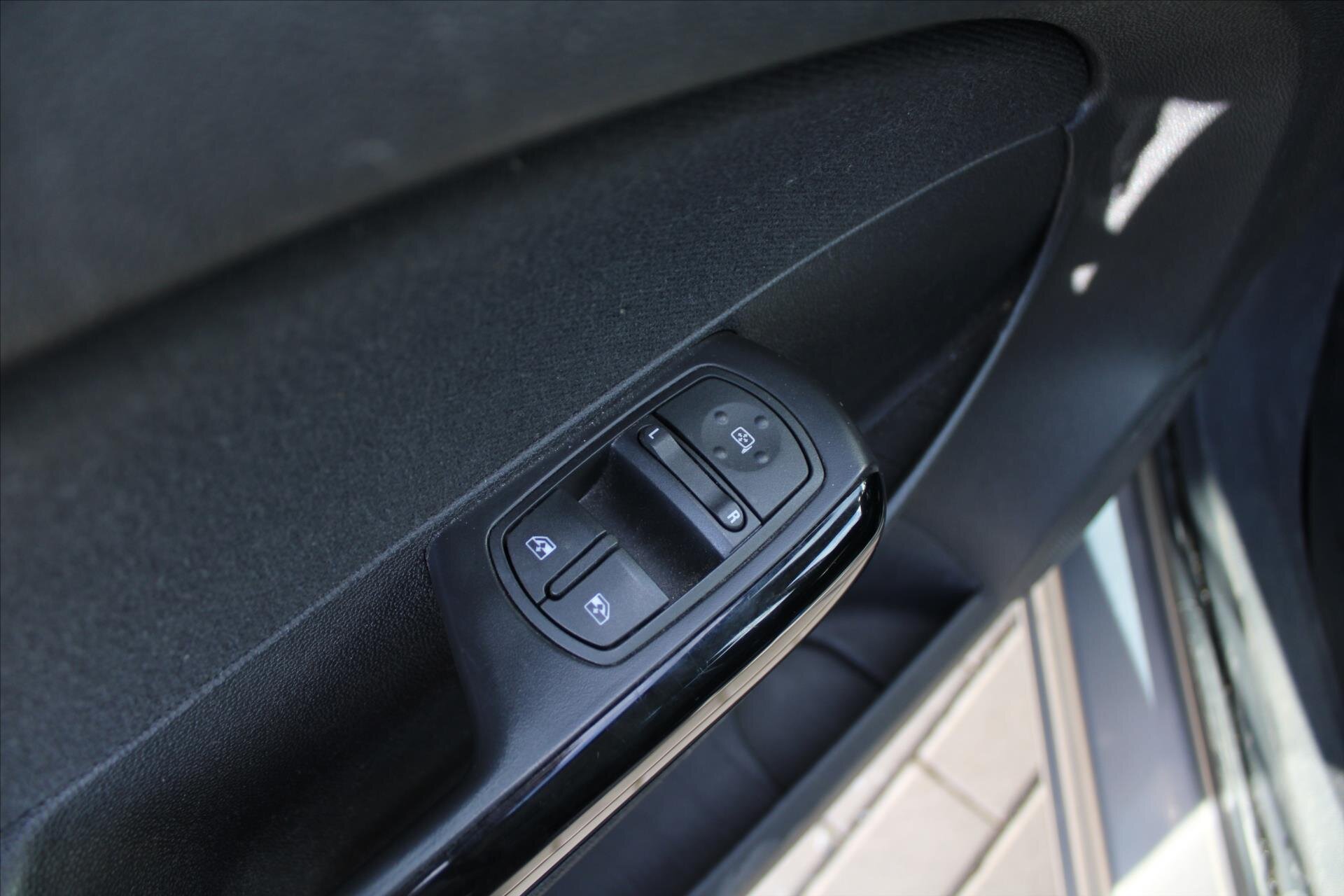 Opel Corsa Hatchback 1,2 l 63 kw