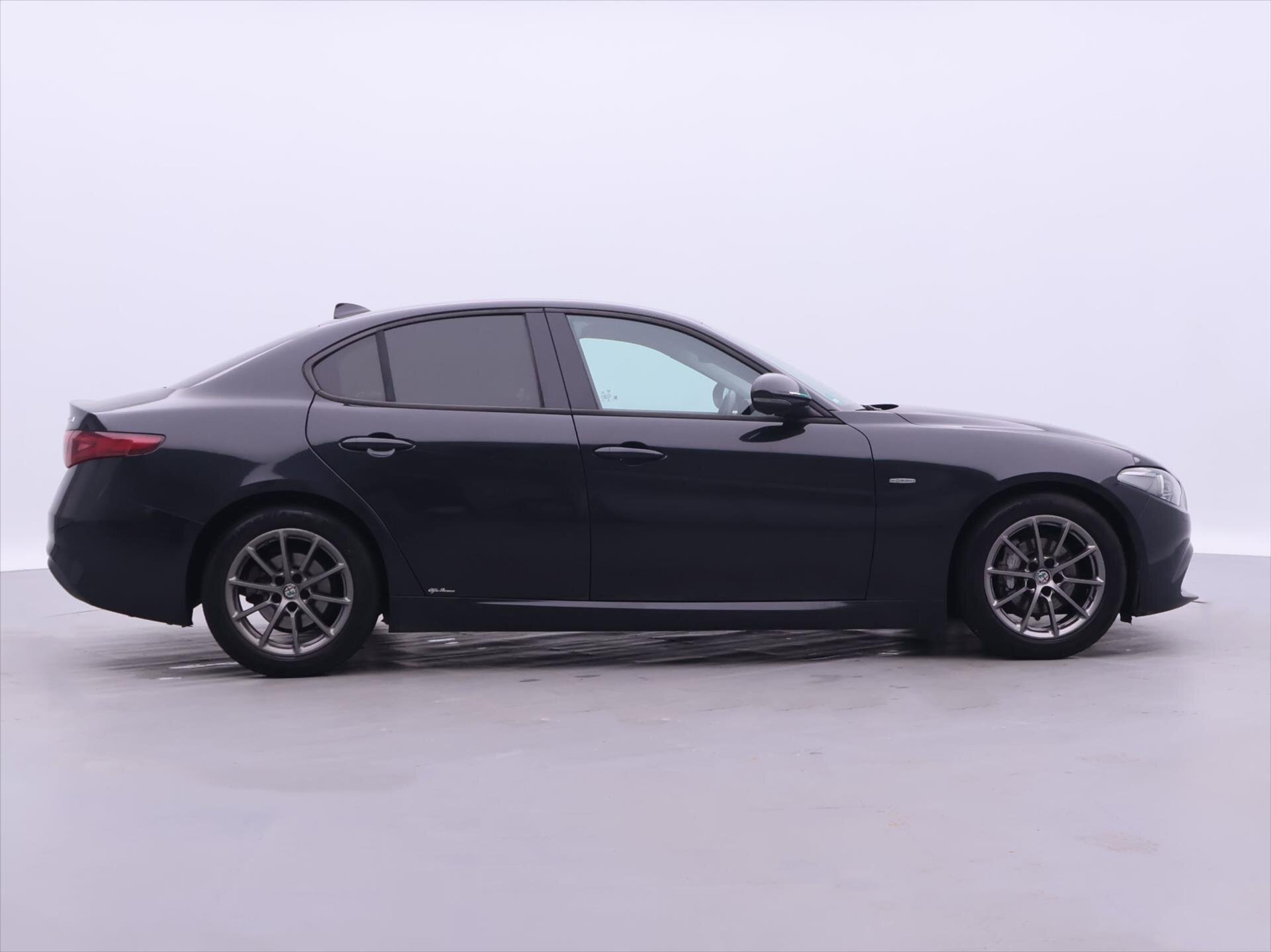 Alfa Romeo Giulia Sedan / Limuzína 2,1 l 110 kw