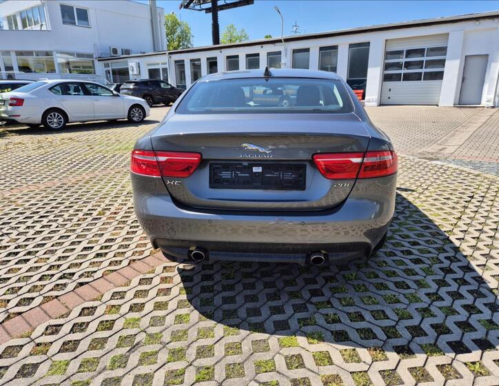 Jaguar XE 5