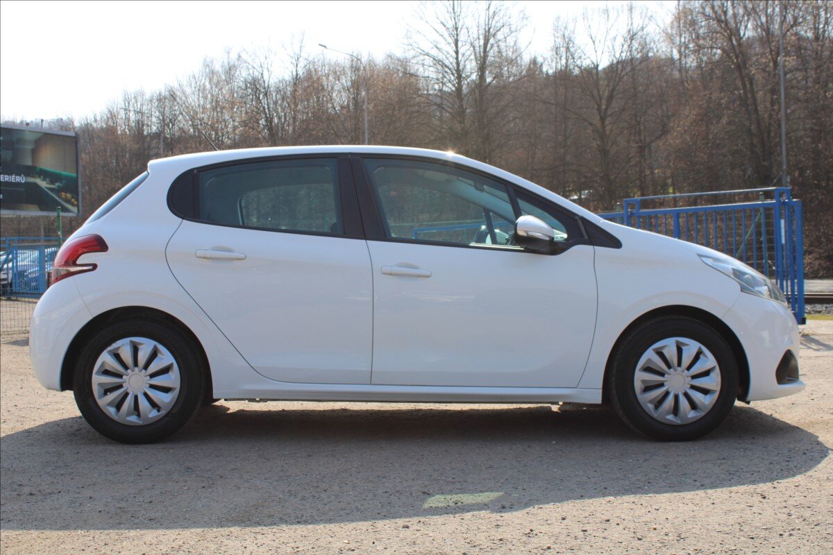 Peugeot 208 Hatchback 1,2 l 60 kw