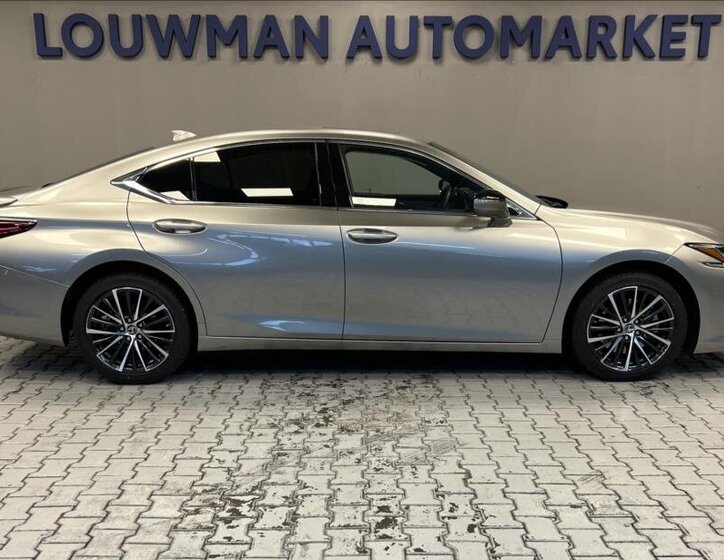 Lexus ES 300h Sedan 2,5 l 160 kw