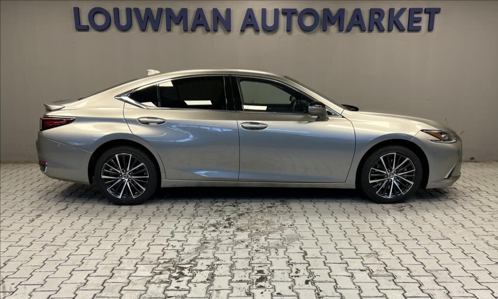 Lexus ES 300h Sedan 2,5 l 160 kw