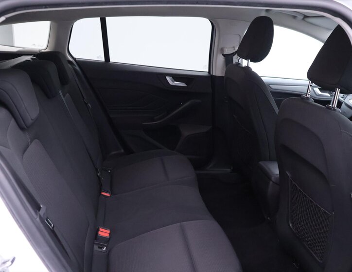 Ford Focus Kombi 999,0 74 kw