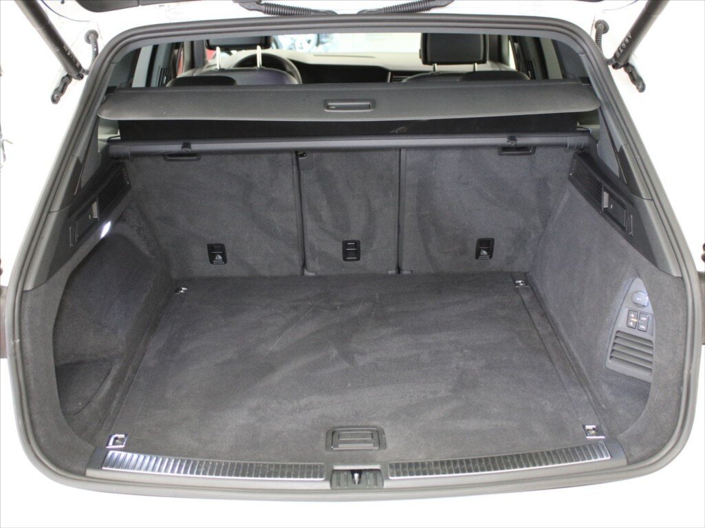 Volkswagen Touareg SUV / Terénní 3,0 l 210 kw