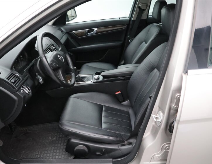 Mercedes-Benz Třídy C Sedan / Limuzína 2,1 l 125 kw