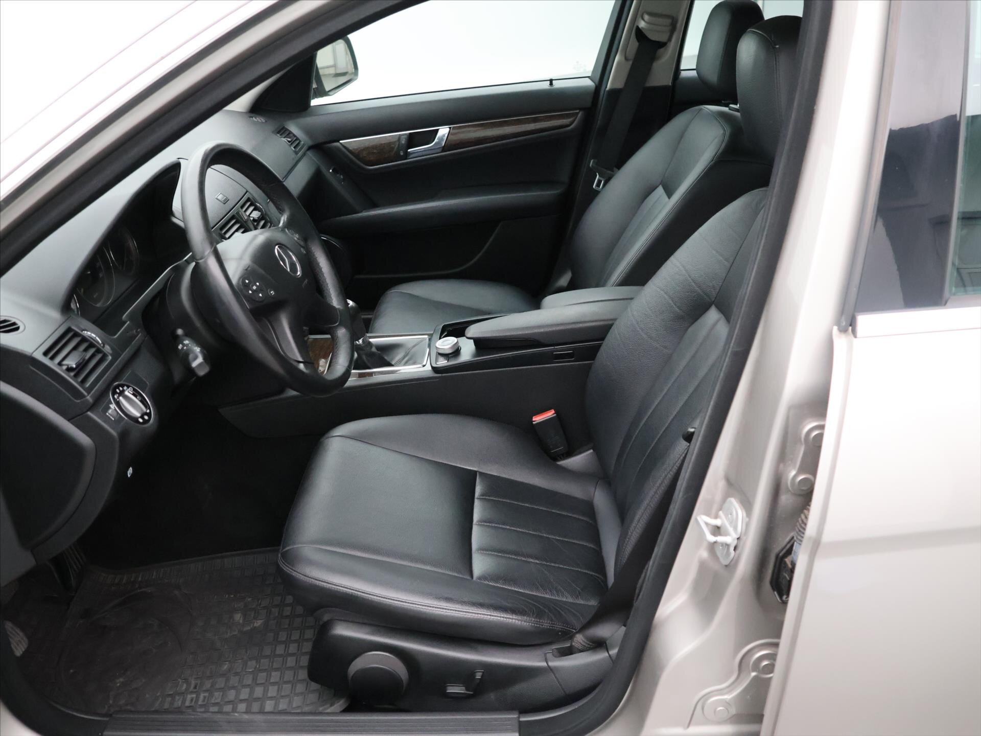 Mercedes-Benz Třídy C Sedan / Limuzína 2,1 l 125 kw