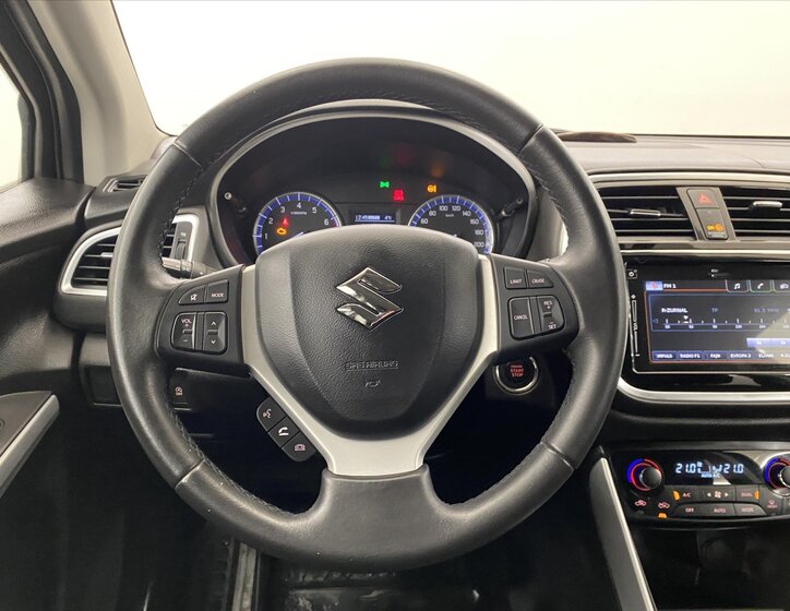 Suzuki SX4 S-Cross 10