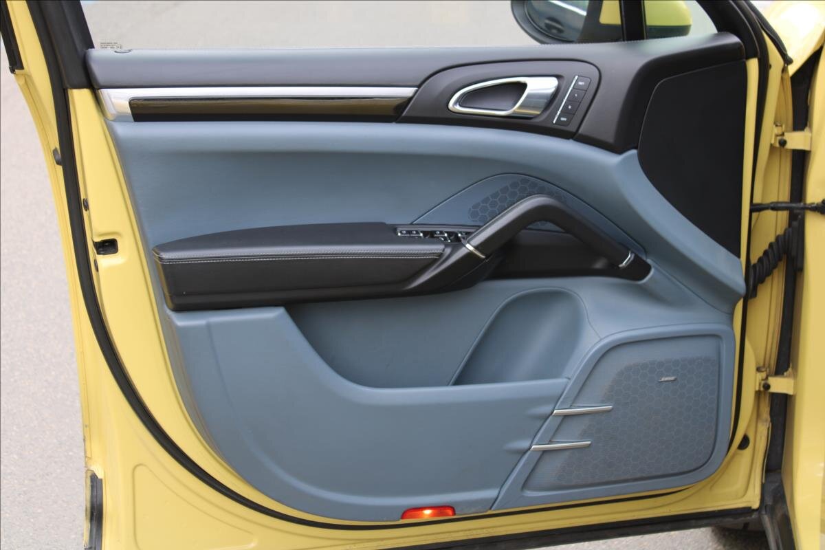 Porsche Cayenne SUV / Terénní 4,8 l 294 kw