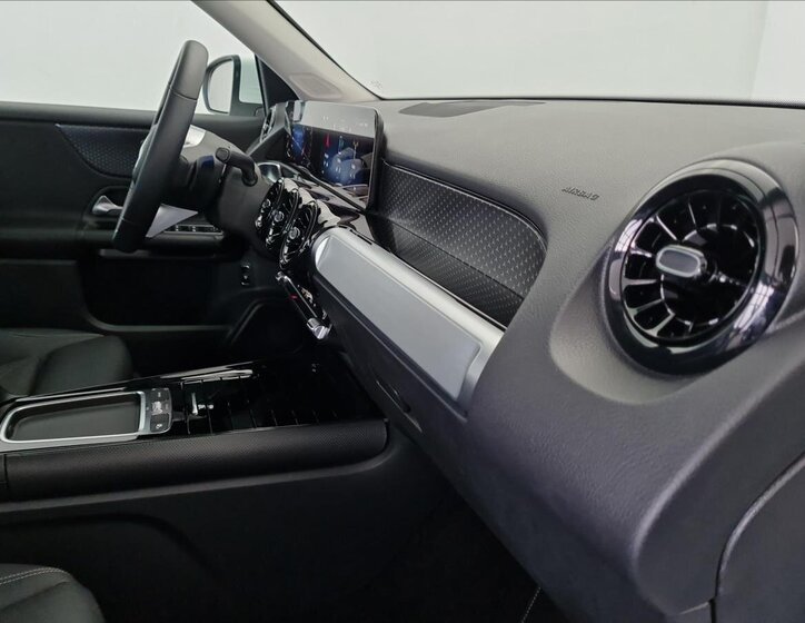 Mercedes-Benz GLB SUV / Terénní 2,0 l 140 kw