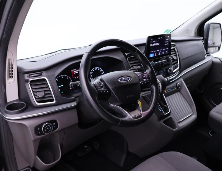 Ford Tourneo Custom 25