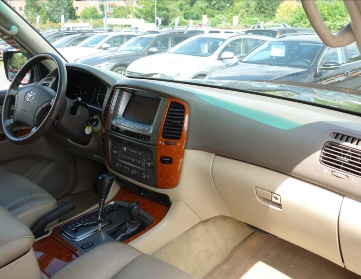 Toyota Land Cruiser 13