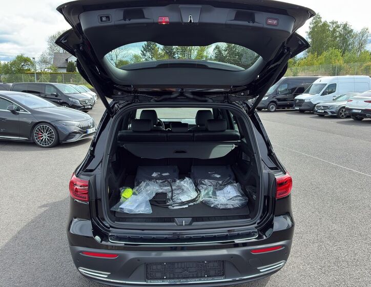 Mercedes-Benz EQB 10