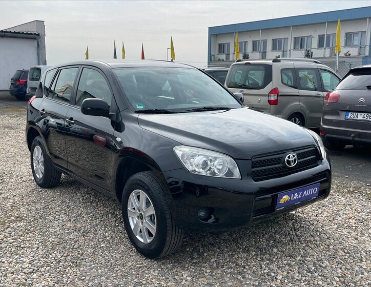 Toyota RAV4 SUV / Terénní 2,0 l 112 kw