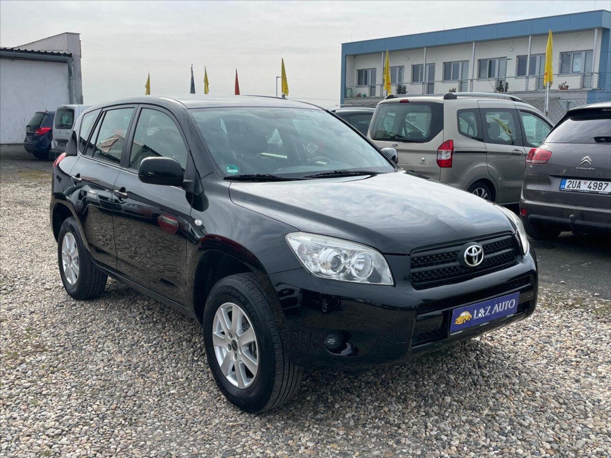 Toyota RAV4 SUV / Terénní 2,0 l 112 kw