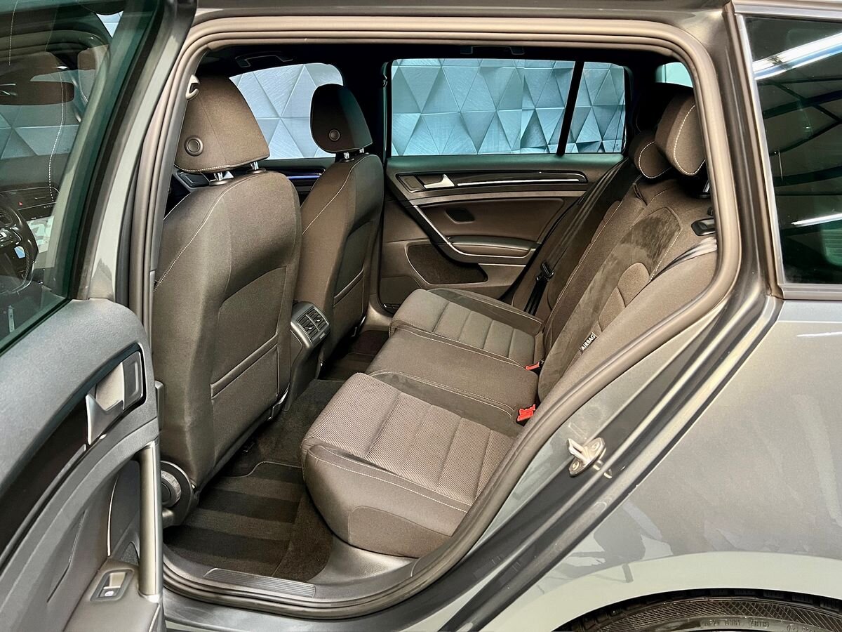 Volkswagen Golf Kombi 2,0 l 221 kw