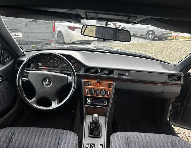 Mercedes-Benz 124 Kupé 1,9 l 100 kw