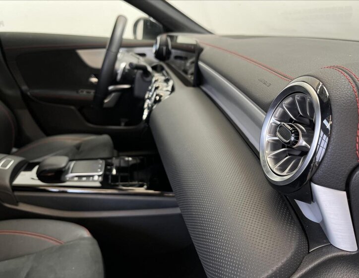 Mercedes-Benz CLA Kombi 1,3 l 118 kw