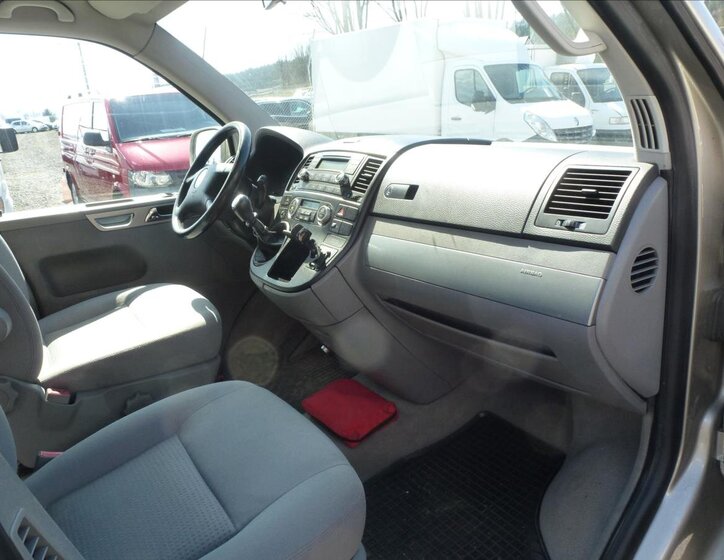 Volkswagen Multivan Kombi 2,5 l 128 kw