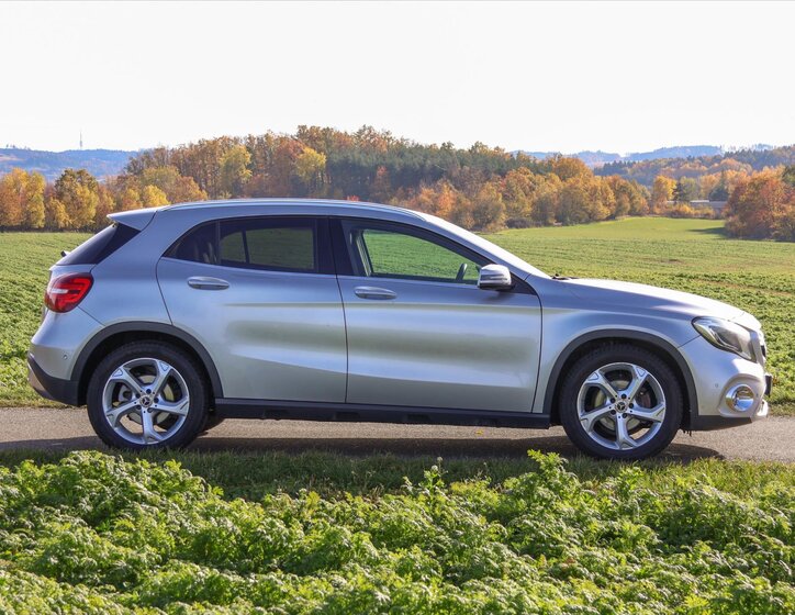 Mercedes-Benz GLA 8