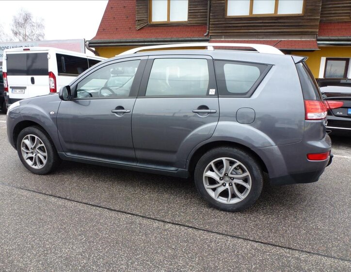 Citroën C-Crosser SUV 2,2 l 115 kw