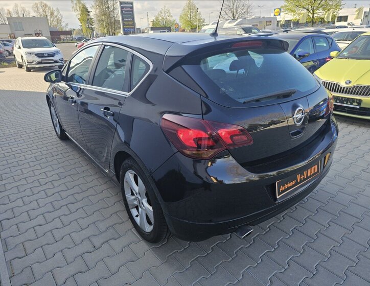 Opel Astra Hatchback 1,6 l 132 kw