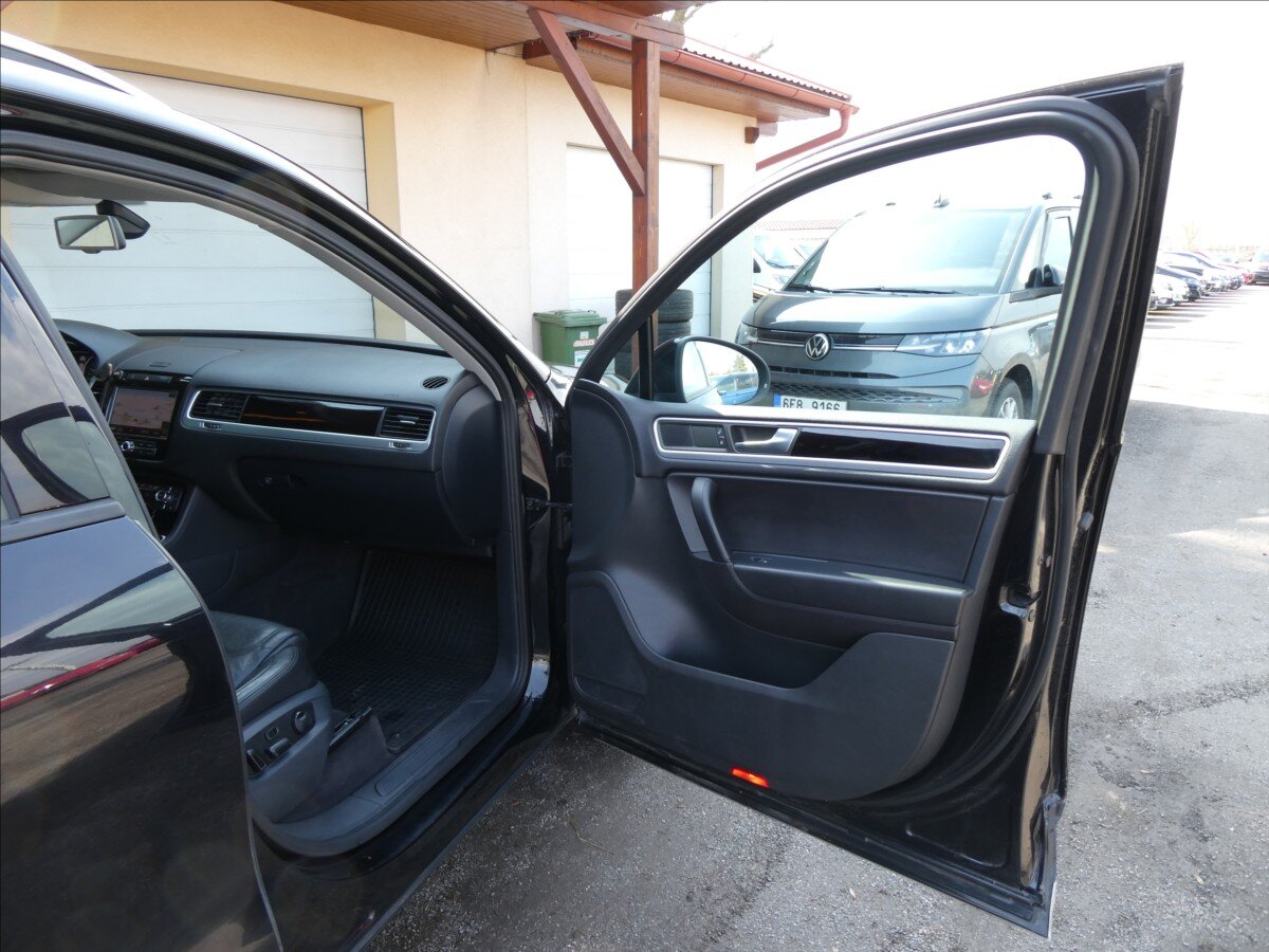 Volkswagen Touareg SUV / Terénní 3,0 l 180 kw
