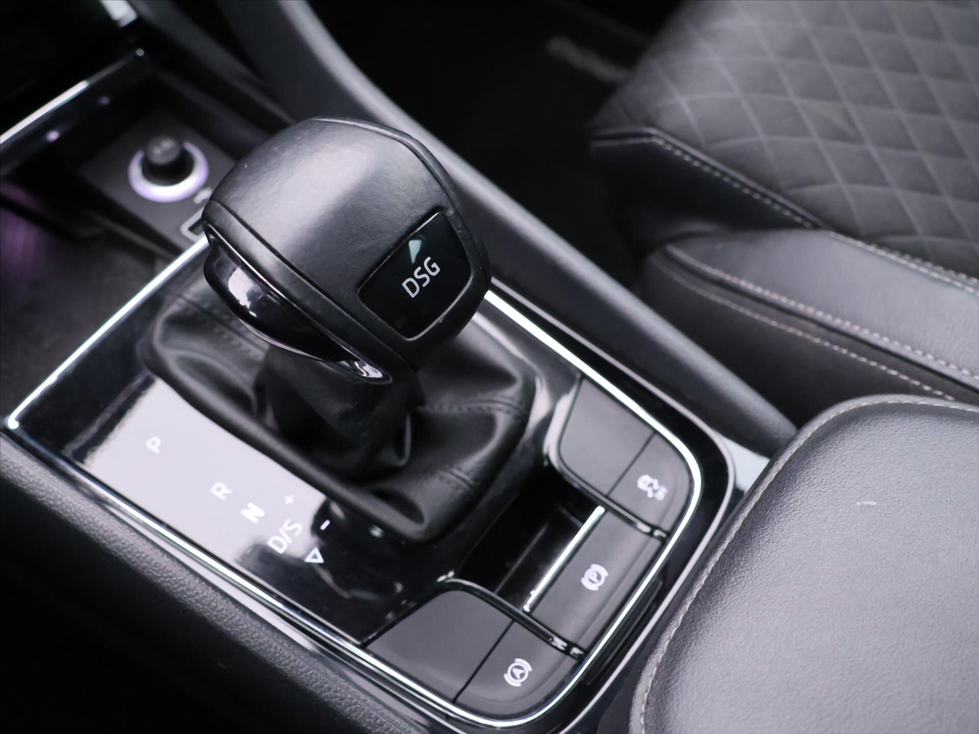 Škoda Karoq SUV / Terénní 1,6 l 85 kw