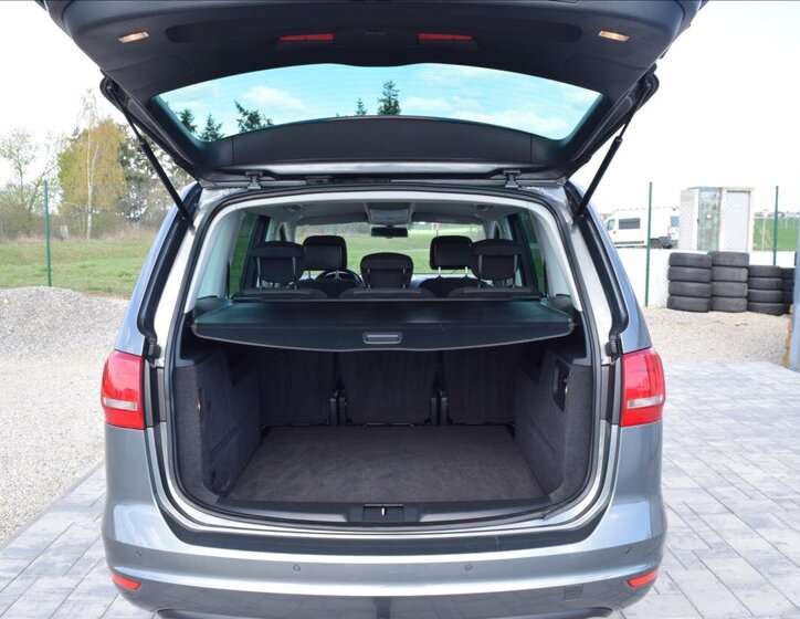 Volkswagen Sharan MPV 2,0 l 103 kw